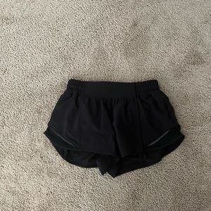 Lululemon Hotty Hot 2.5in Size 4